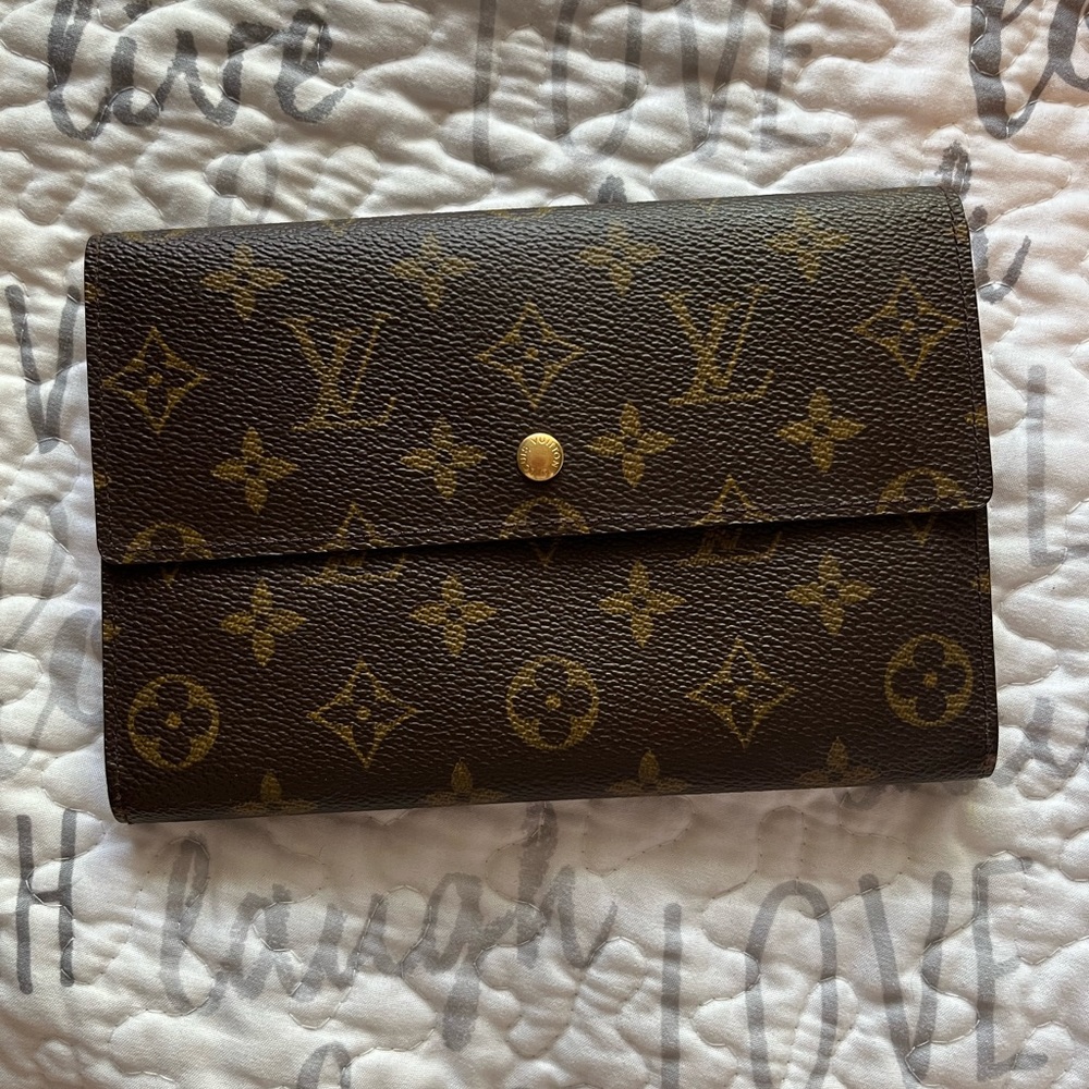 Vintage Louis Vuitton Monogram Wallet 7.5”x5”